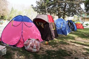 ممنوعیت برپایی چادر در مناطق مختلف جزیره بجز کمپ های معرفی شده 