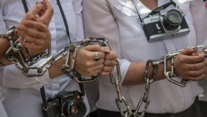 «ن وَالْقَلَمِ وَمَا یَسْطُرُونَ» جای خبرنگار و نویسنده زندان نیست