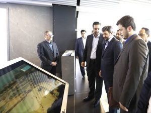 بازدید نماینده ویژه رئیس جمهور از غرفه فرصت‌های سرمایه‌گذاری کیش