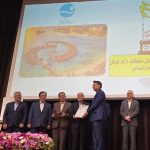 کبیری نشان الماس جایزه ملی تعالی گردشگری سال۱۴۰۴ را به کسب و کارهای کیش و جنوب تقدیم کرد